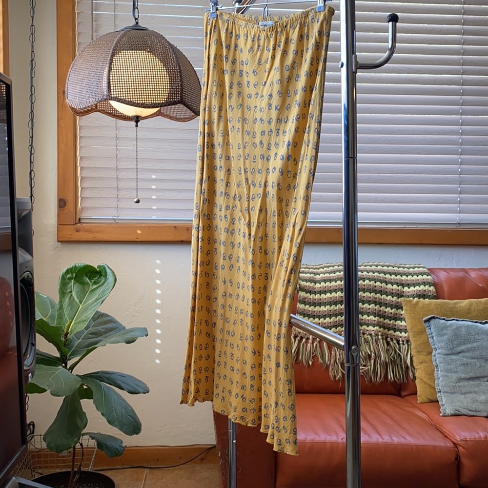 Yellow Patterned Skirt Set - Picture 4 of 4
